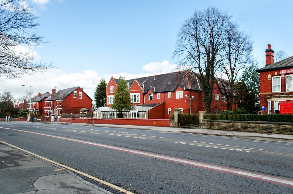 Trivelles Mayfair,Stockport Hotel Manchester Exterior foto