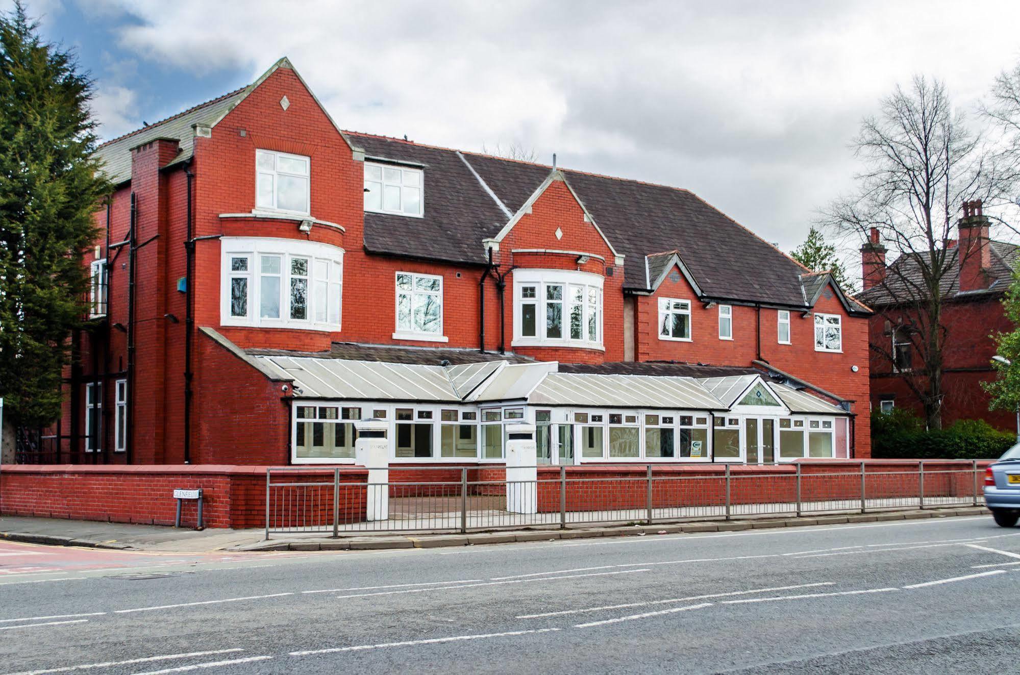 Trivelles Mayfair,Stockport Hotel Manchester Exterior foto